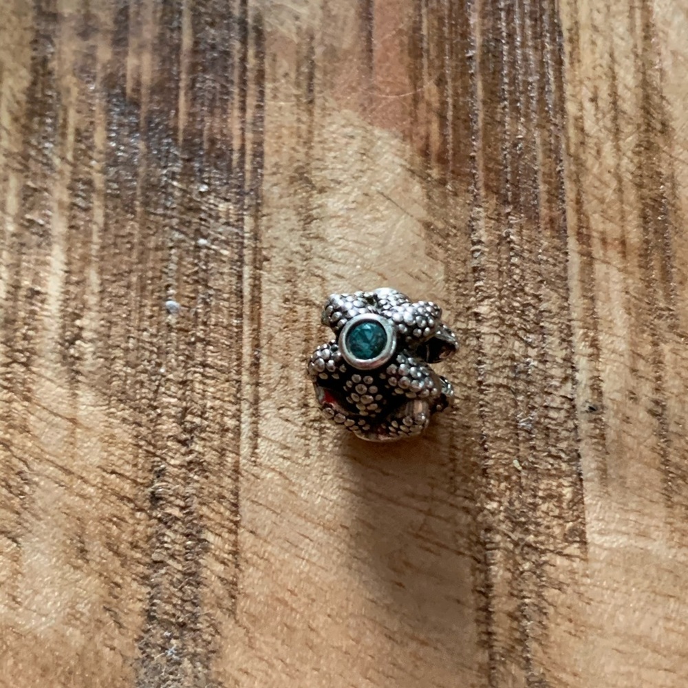 ✨ Pandora Sparkling Starfish Charm ✨
